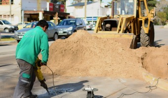 Obras Sanitarias repara prdidas de agua en la va pblica